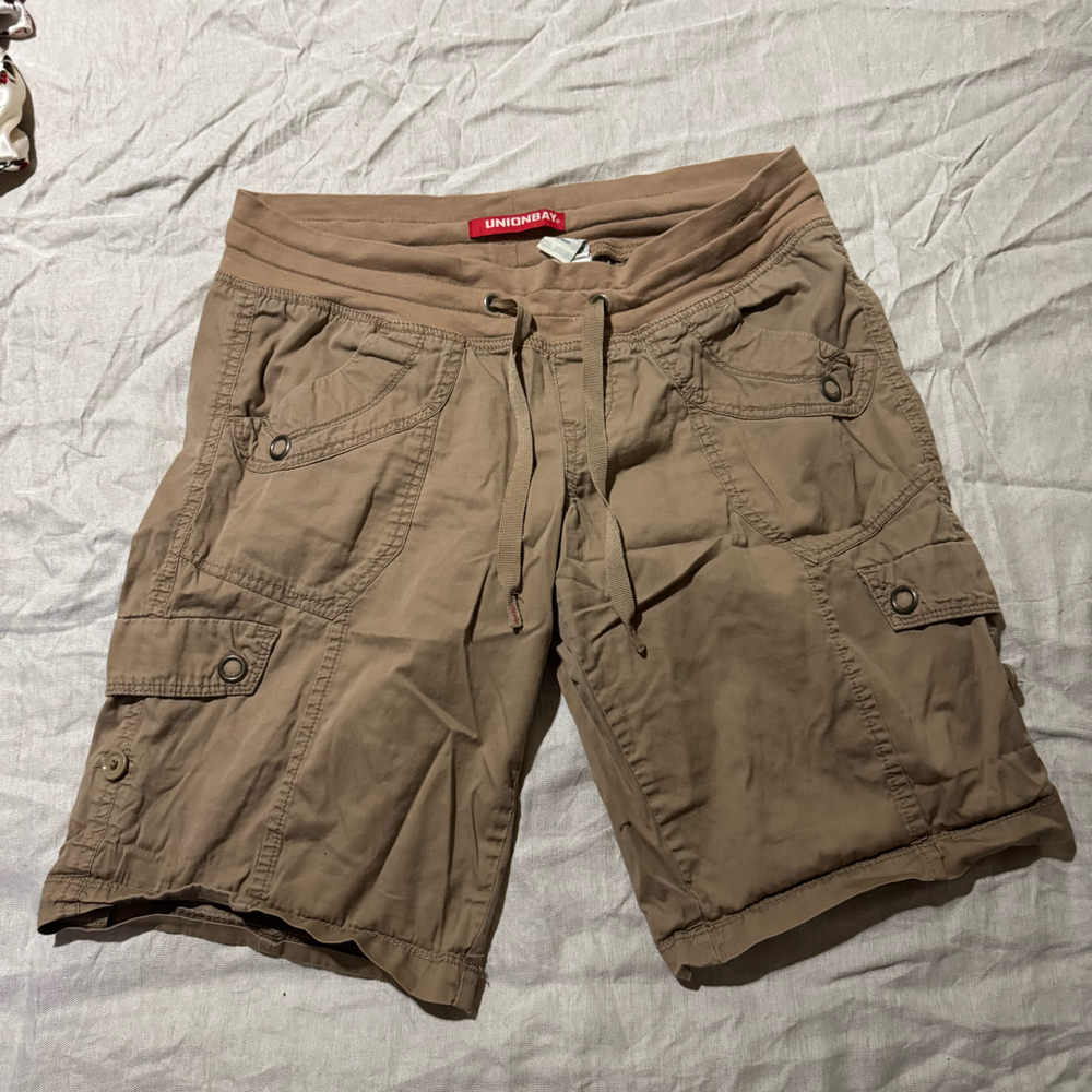 Y2K Vintage Unionbay Women’s Size 9 Khaki Cargo Bermuda Shorts